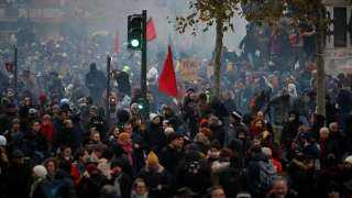فرنسا ... إضراب واحتجاجات حاشدة ضد خطة إصلاح نظام التقاعد