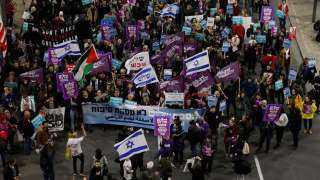مئات الإسرائيليين يتظاهرون وسط تل أبيب ضد ”صفقة القرن”