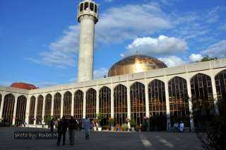 الإرهاب ... مسيحي متطرف يطعن مؤذن عند رفعه الأذان داخل مسجد وسط العاصمة البريطانية لندن