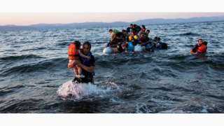 الأمن اليوناني يواصل عنفه بحق طالبي اللجوء
