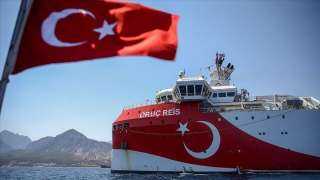 سفينة التنقيب ”أوروتش رئيس” تكسر أمواج عزل تركيا في ”المتوسط”