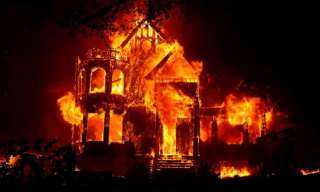 بنغلاديش.. حريق يلتهم 150 منزلاً في العاصمة