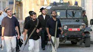 إسرائيليون يحطمون واجهات متاجر لفلسطينيين في ”بات يام”