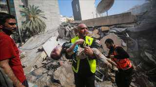 غزة.. عشرات الشهداء والجرحى في تدمير منطقة سكنية على رؤوس ساكنيها