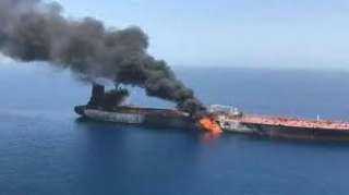 البحرية الإيرانية: غرق سفينة حربية بعد اندلاع حريق فيها
