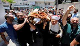 فلسطين ... الآلاف يشيعون جثمان نزار بنات ويطالبون بتحقيق تُستبعد منه السلطة بصفتها طرف