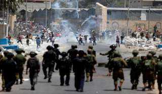 فلسطين... إصابات واعتقالات خلال عمليات دهم لقرى وبلدات بالضفة الغربية
