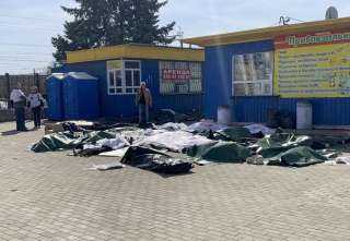 أوكرانيا ... عشرات القتلى وأكثر من 100 مصاب بقصف روسي على محطة قطارات كراماتورسك