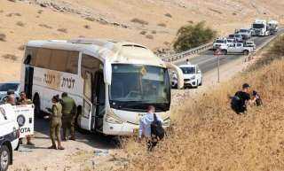 إصابة 7 إسرائيليين في استهداف حافلة شمال شرقي الضفة