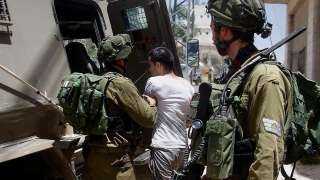 فلسطين .. اعتقالات وإصابات في اقتحام الاحتلال مخيم الجلزون بالضفة