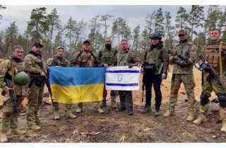 أوكرانيا .. زيلينسكي يعلن العثور على مقبرة جماعية وأمريكا تقر مساعدة عسكرية جديدة