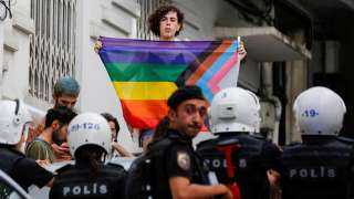 صربيا .. ضغوط دولية للسماح بمسيرة المثليين .. ورفض شعبي ومسيرات مضادة