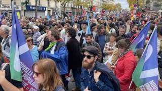 باريس.. الآلاف يتظاهرون احتجاجا على ارتفاع الأسعار