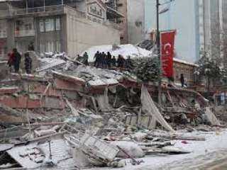 زلازل تركيا .. 3715 قتيل وأكثر من 16700 جريح وانهيار أكثر من 6000 مبنى حتى الآن