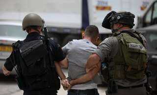 الاحتلال يعتقل تسعة فلسطينيين بينهم 3 أسرى محررون