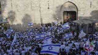 وزراء وبرلمانيون يتقدمون ”مسيرة الأعلام” الإسرائيلية في القدس ومستوطنون يعتدون على فلسطينيين
