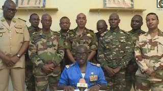 النيجر.. ديبي يلتقي بازوم وقائد الانقلاب و”إيكواس” تلوح باللجوء للقوة