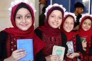 شاهد.. تكريم 150 حافظا للقرآن من عائلة واحدة بقطاع غزة