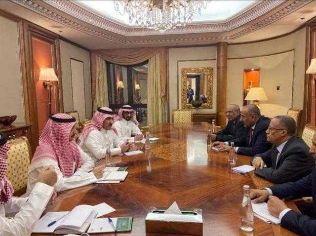 الانتقالي في الرياض يكشف ما دار خلال لقائه السفير السعودي والزبيدي هرب إلى الإمارات عبر ”أرض الصومال”